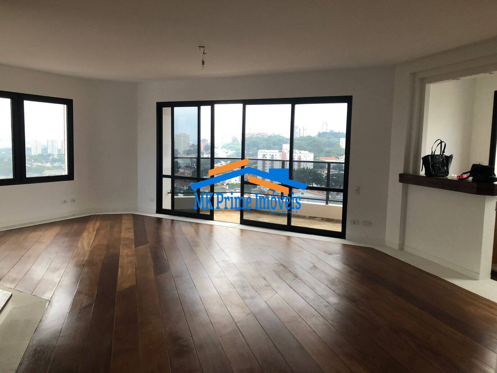 Apartamento para alugar com 4 quartos, 218m² - Foto 3